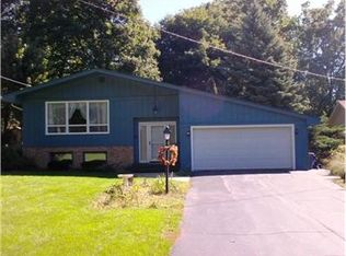 1708 Hillcrest Rd, Rockford, IL 61108