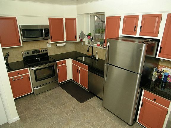 5th image of 3210 Woodhollow Dr