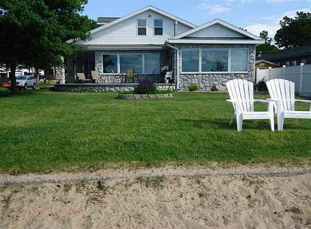 1st image of 556 W Houghton Lake Dr