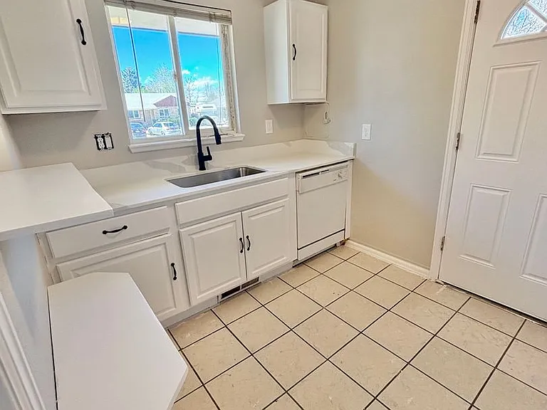 3556 Fairfax St — Photo 6
