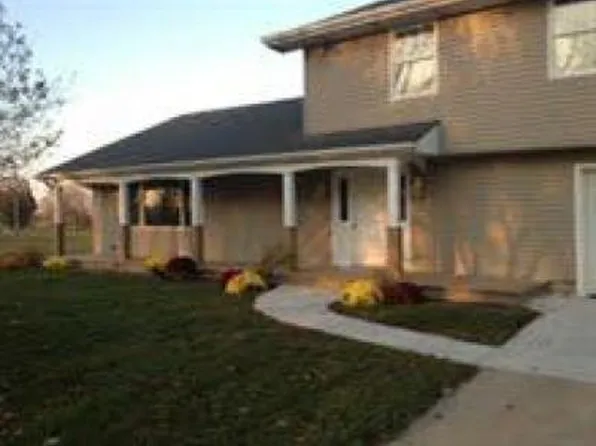 60506 Woodland Dr, Dowagiac, MI 49047