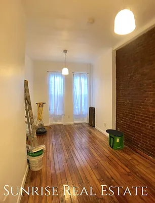 Rented by Sunrise Real Estate | media 37