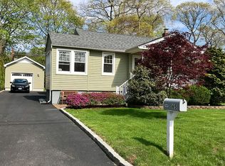 65 Quail Rd, Rocky Point, NY 11778