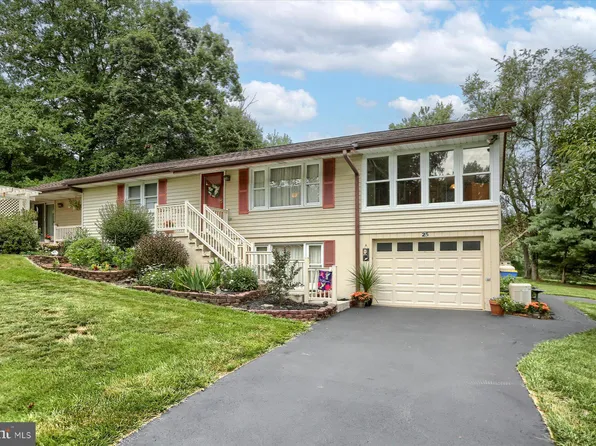 25 Allen Dr, Etters, PA 17319
