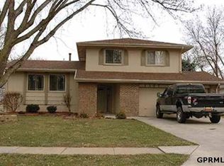 1107 W Laport Dr, Papillion, NE 68046