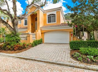 645 Via Mezner APT 804, Naples, FL 34108
