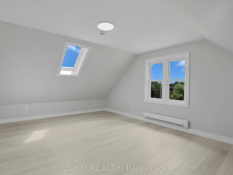 498 Charlotte St — Photo 28