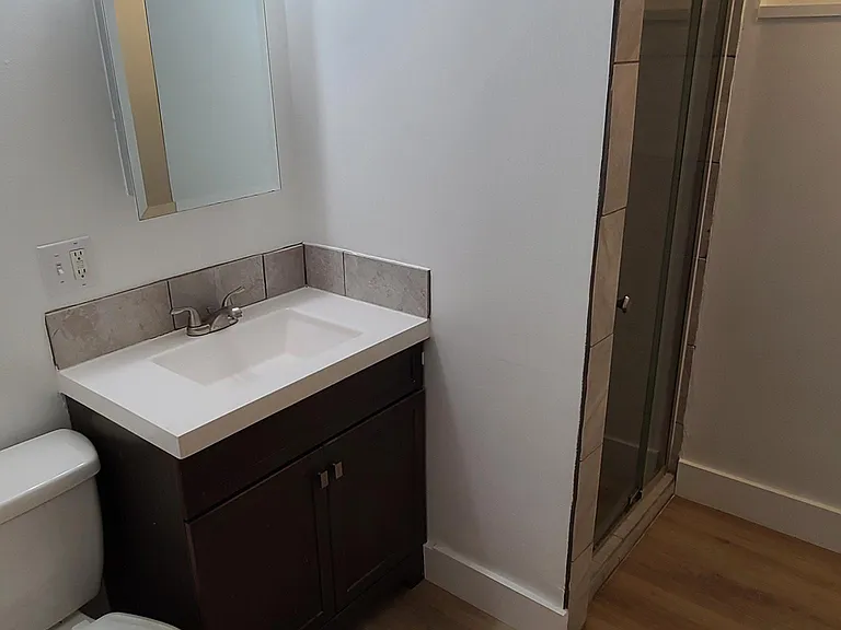10502 Victory Ln NE #B — Photo 25
