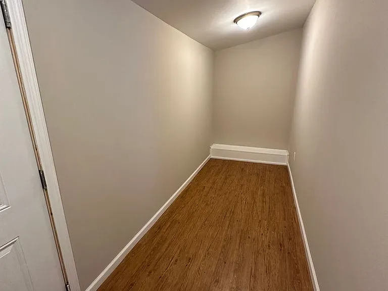 901 E Oak St — Photo 18