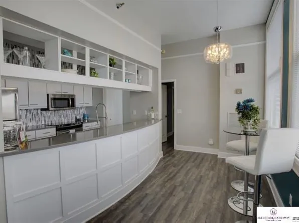 300 S 16th St APT 1001, Omaha, NE 68102