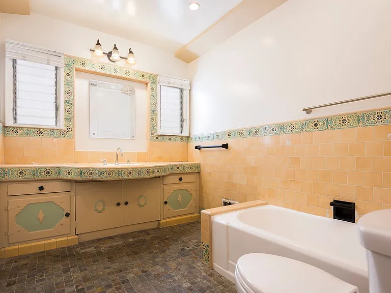 223 S Gale Dr — Photo 13