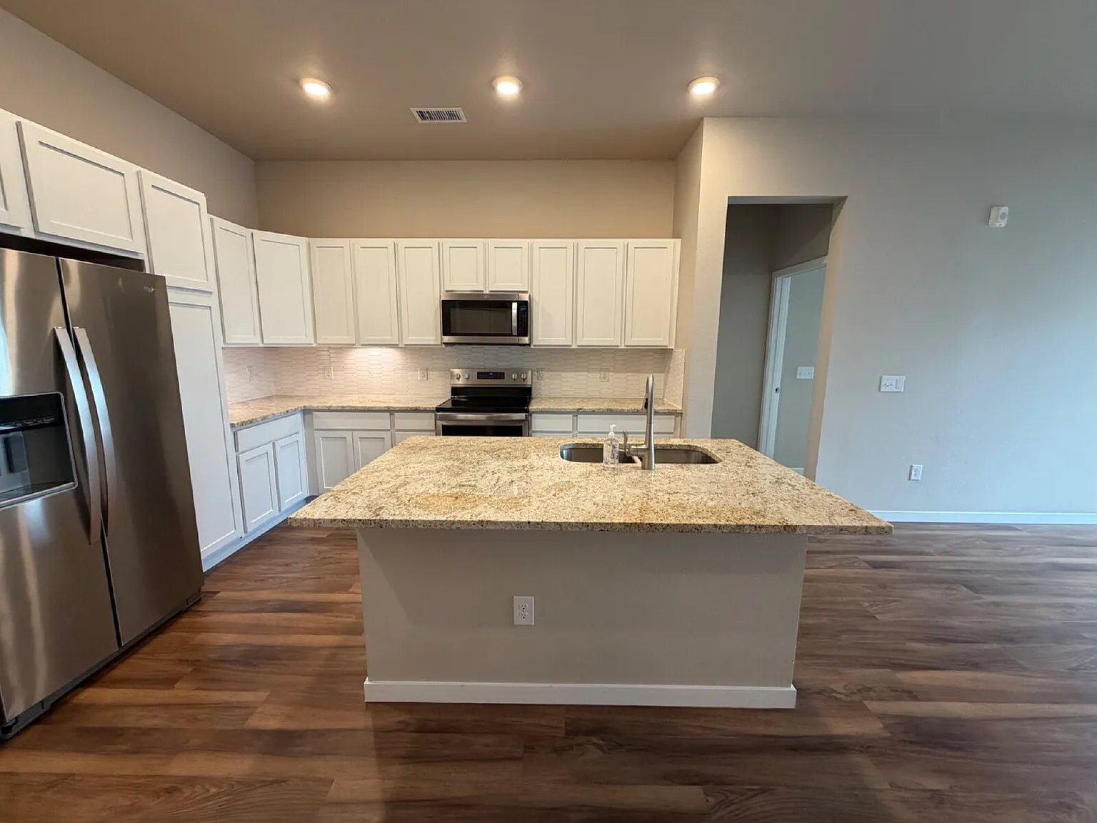 2 bed, 2.0 bath, 1118 sqft, $2,195 — Photo 3