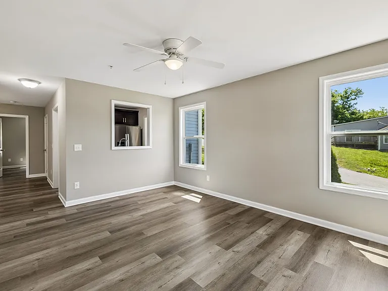 91 Valley View St — Photo 5