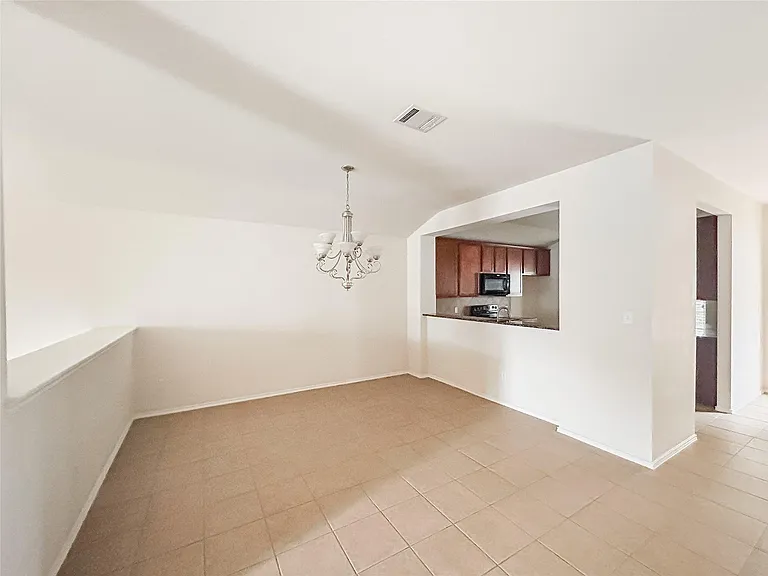 7810 Squirrel Hollow Dr — Photo 6