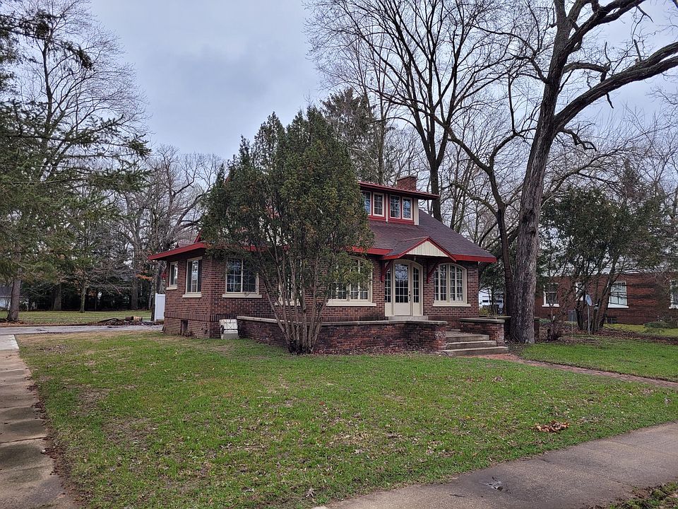 633 Marshall St, Allegan, MI 49010 Zillow