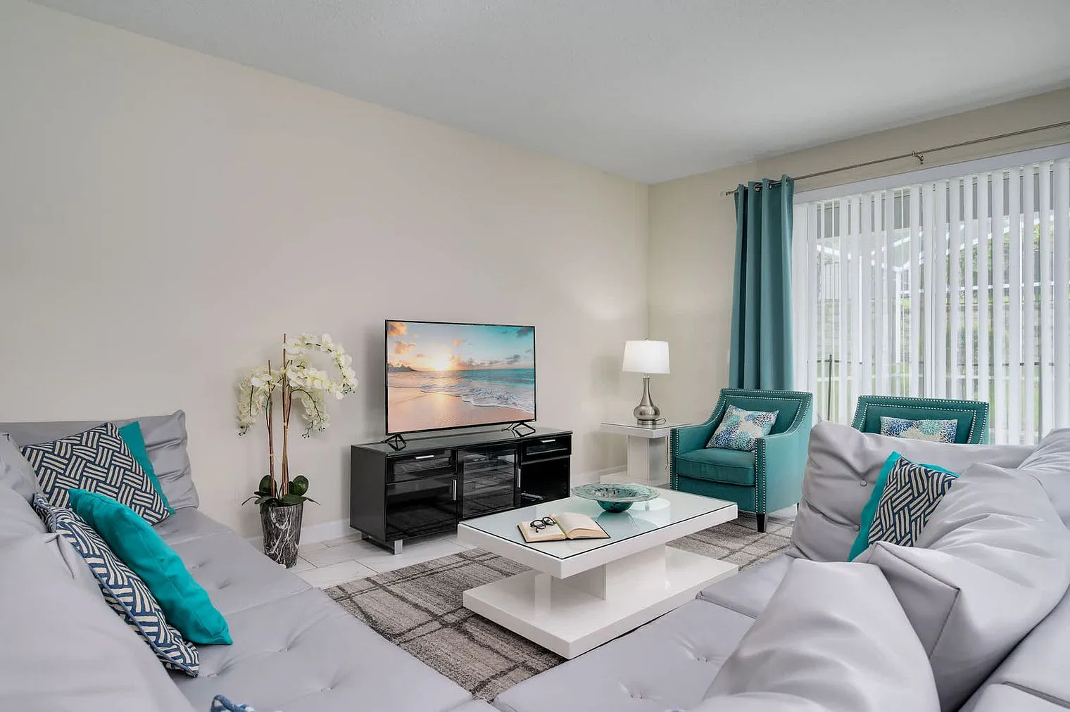 6 bed, 5.0 bath, 4789 sqft, $10,027 — Photo 1