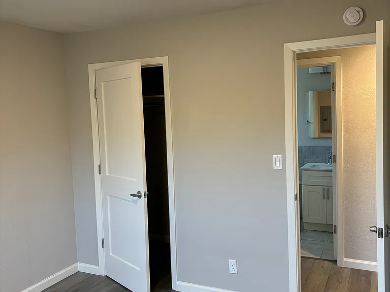 209 Milbrae Ln #7 — Photo 8