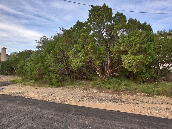 3rd image of 19518 Inverness Dr