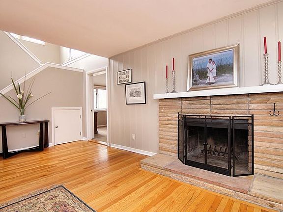 4th image of 143 Wrenwood Ln