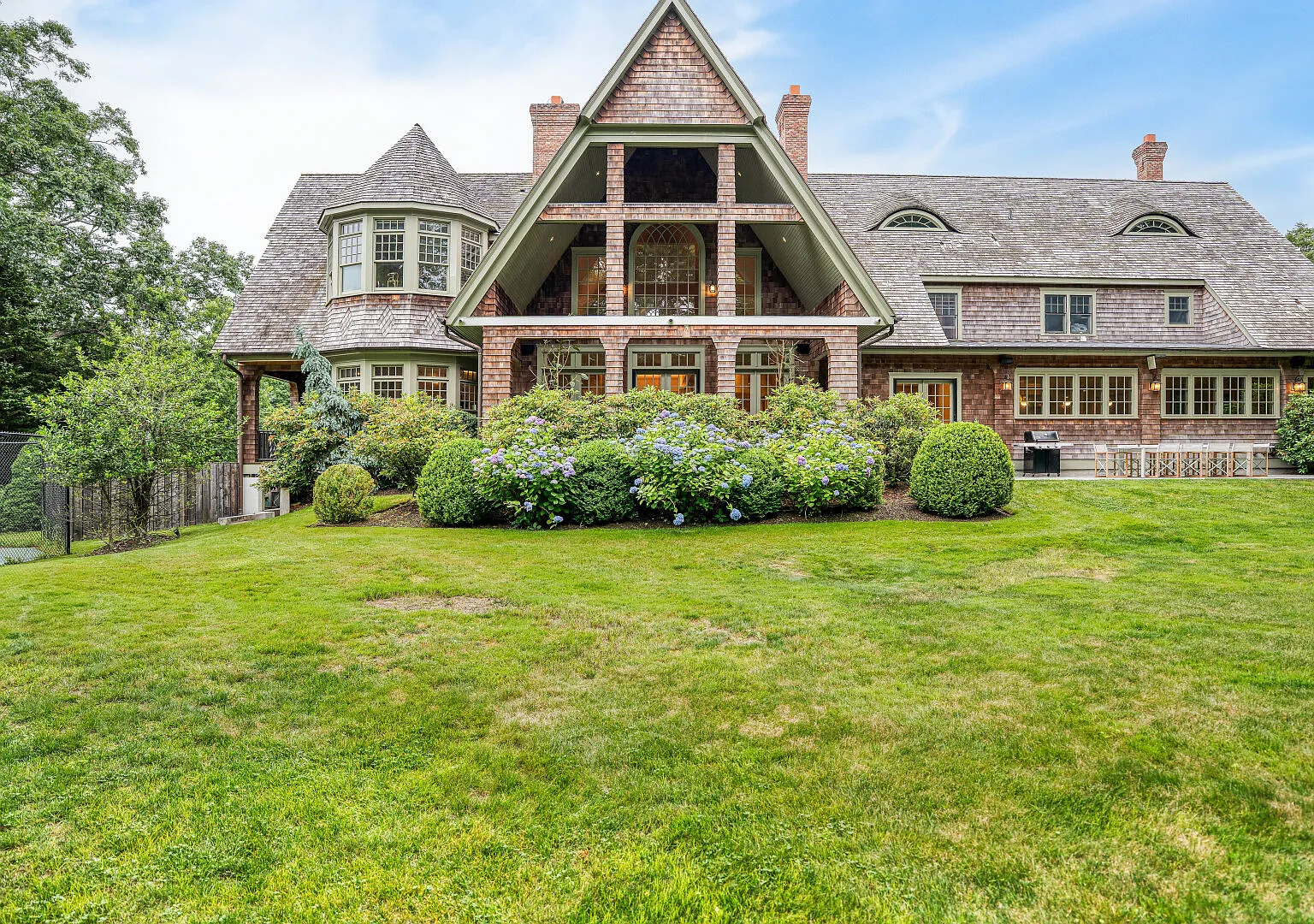 Stunning Sag Harbor Estate on Over 3 Acres, Pool, Tennis — Photo 1
