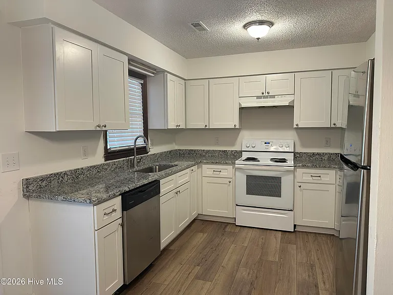 581 Parkway Blvd — Photo 5