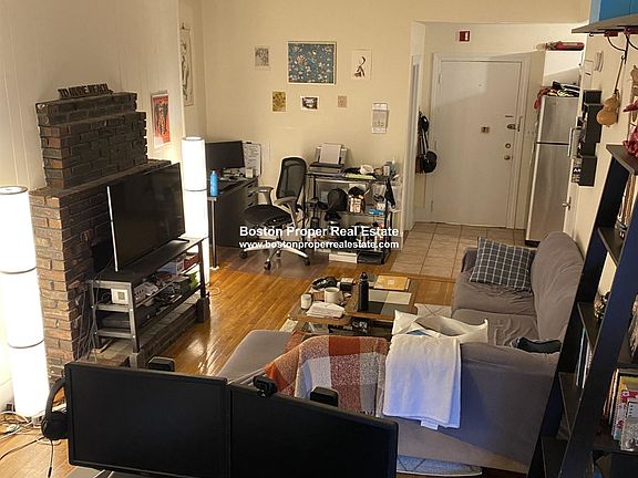 224 Commonwealth #9 Boston - Back Bay Unit Photo 2
