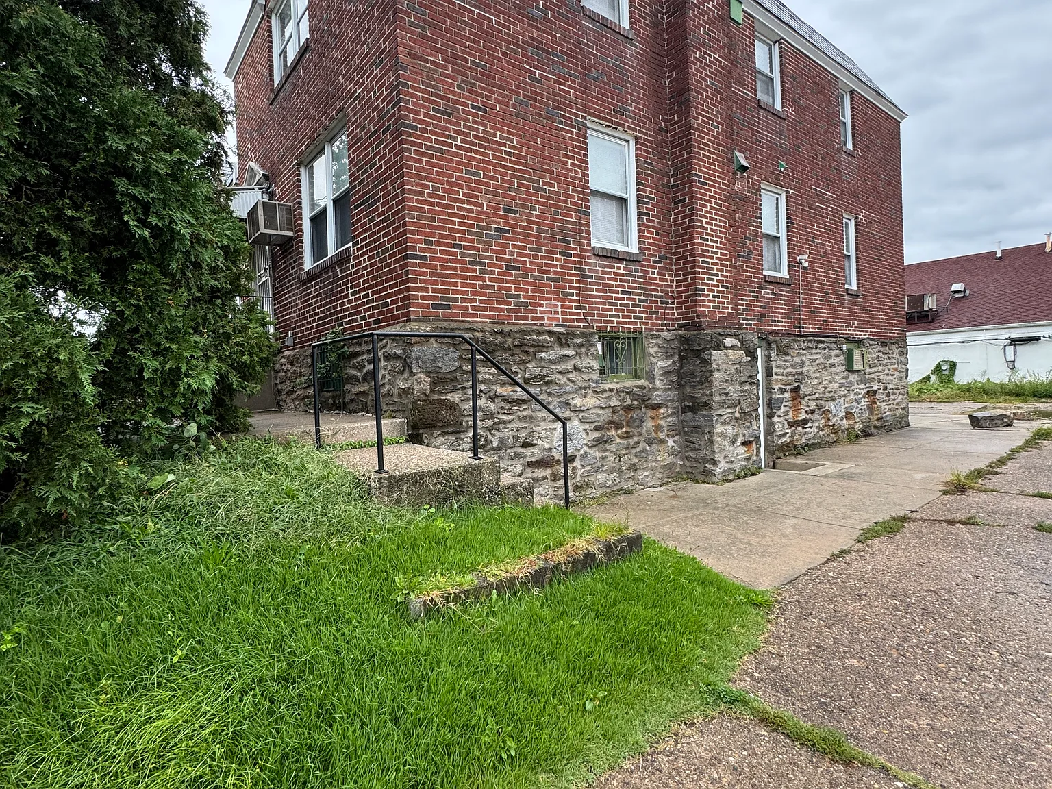 2 bed, 1600 sqft, $1,700 — Photo 2