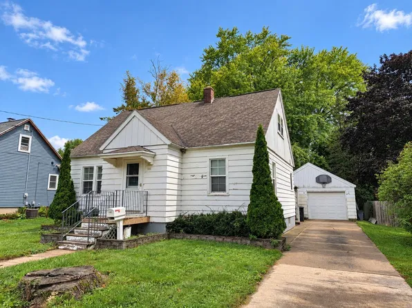 1009 Grand St, Oshkosh, WI 54901