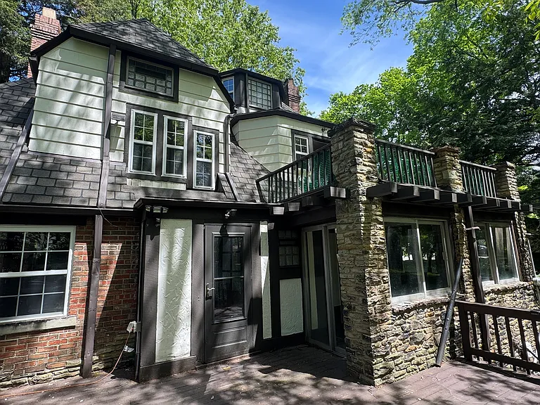 554 Greenvale Dr — Photo 19