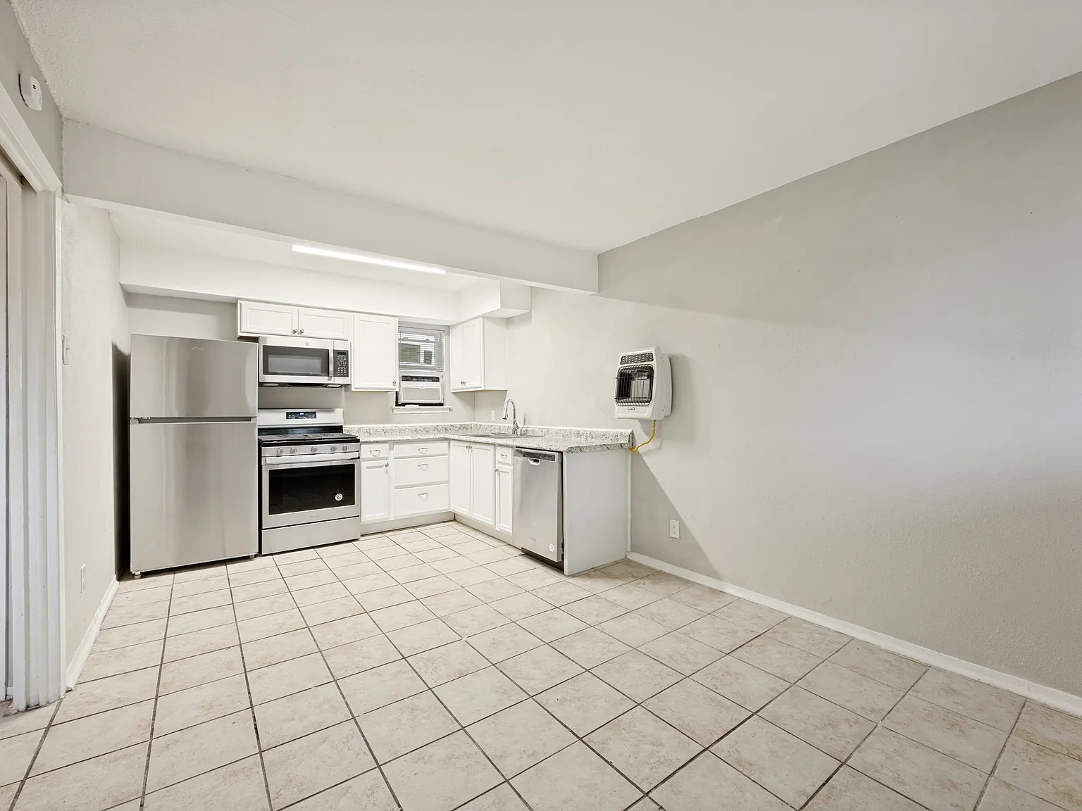 The Square — Photo 3