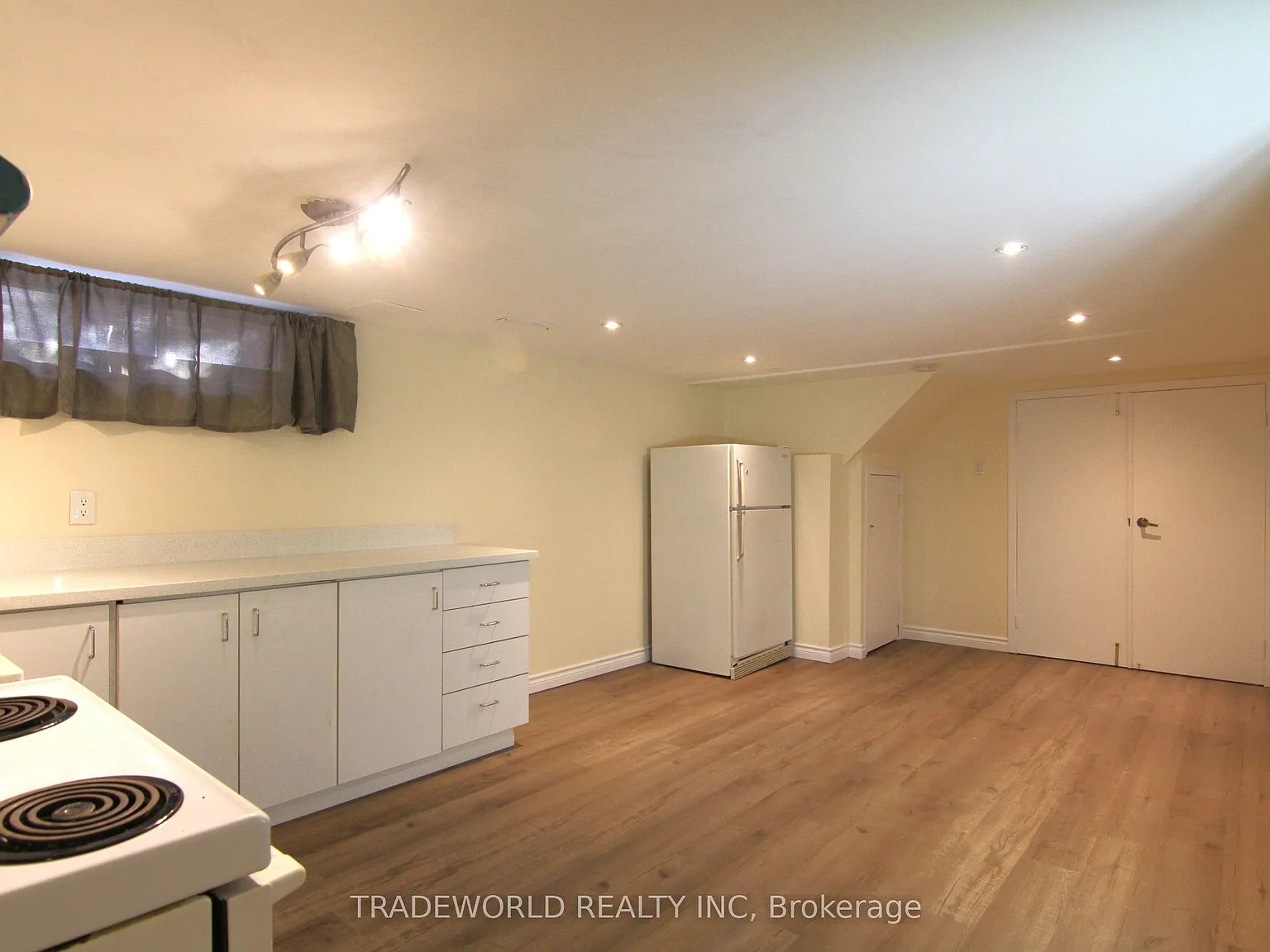 3 bed, $1,700 — Photo 4