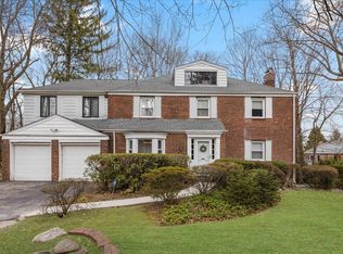 11 Blenheim Dr, Manhasset, NY 11030