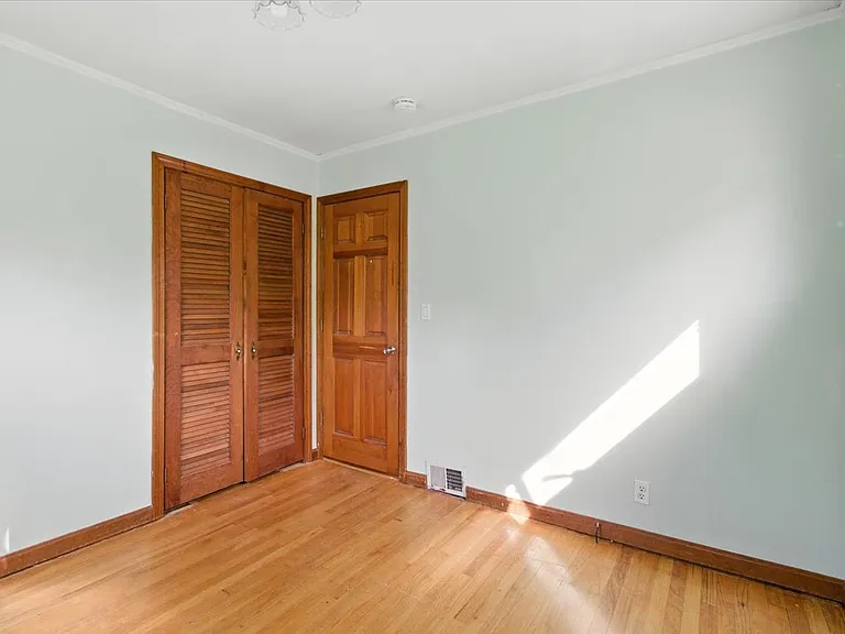 18 Maplewood Dr — Photo 4