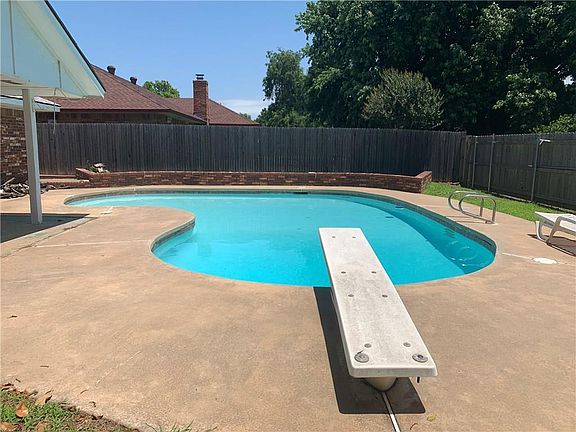 4th image of 136 W Platt Dr