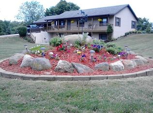 208 Willow Ln, Dixon, IL 61021