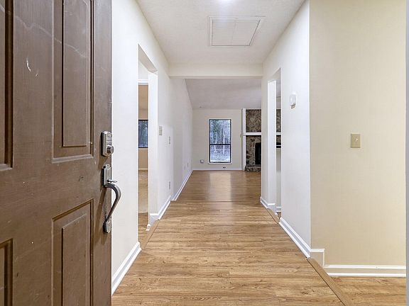 3rd image of 2915 Newport Pl
