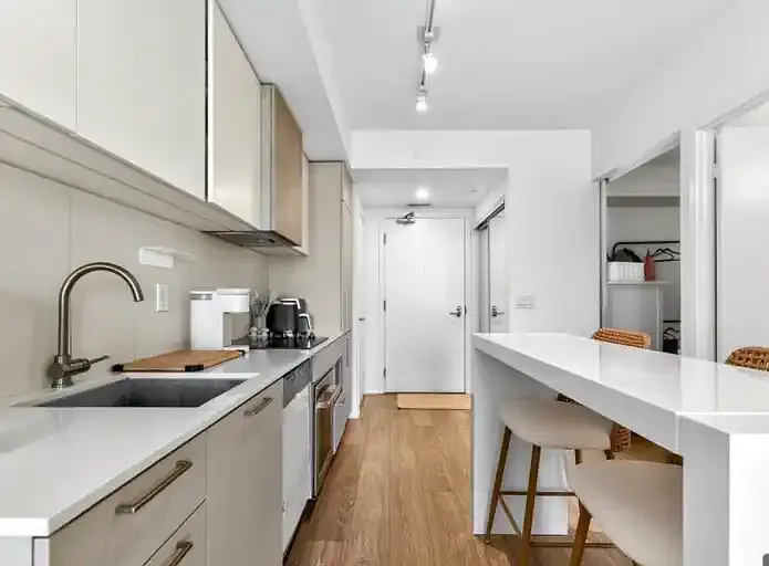 19 Western Battery Rd #1020 — Photo 4
