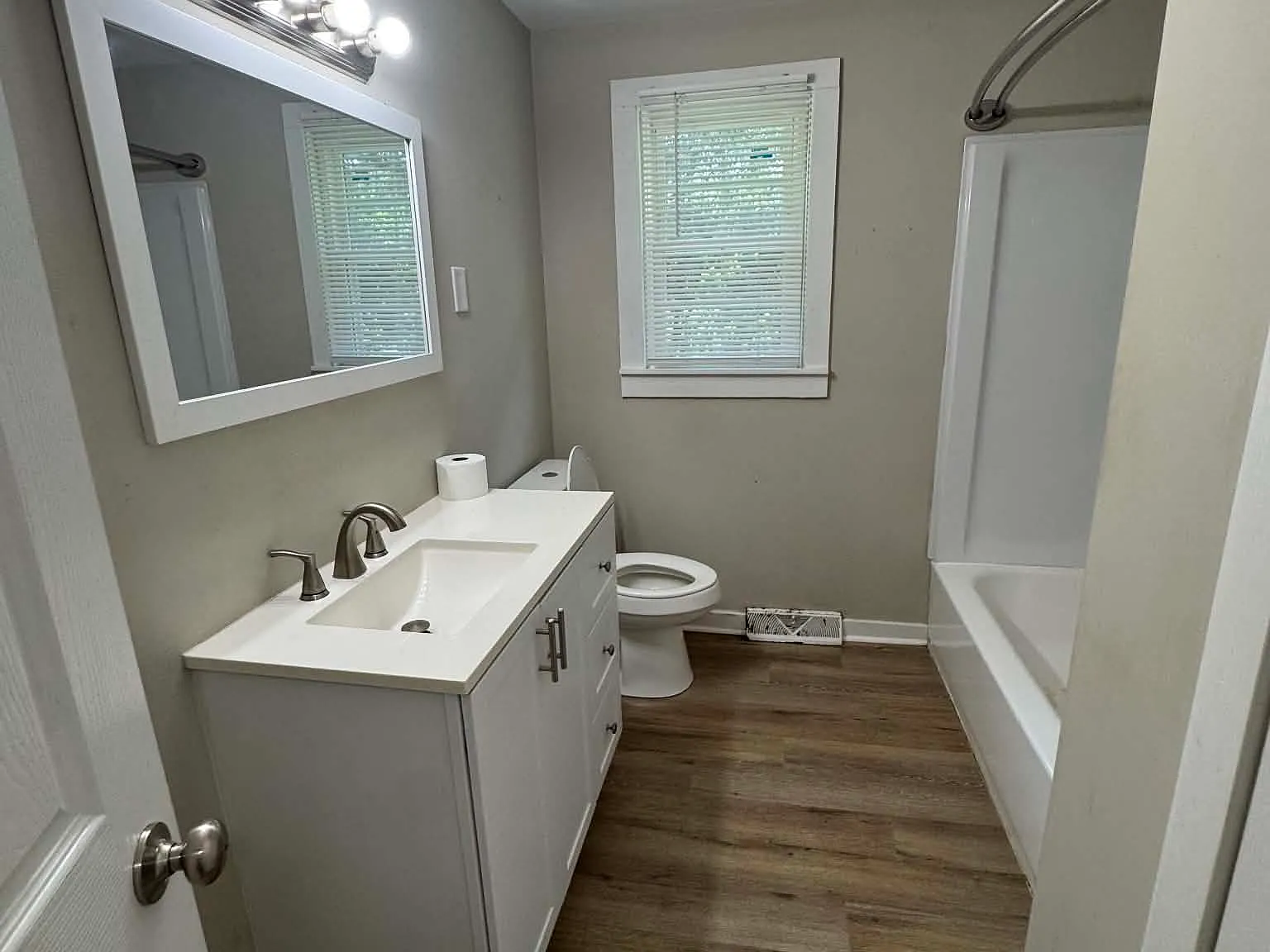 3 bed, 1.5 bath, 1432 sqft, $1,200 — Photo 4