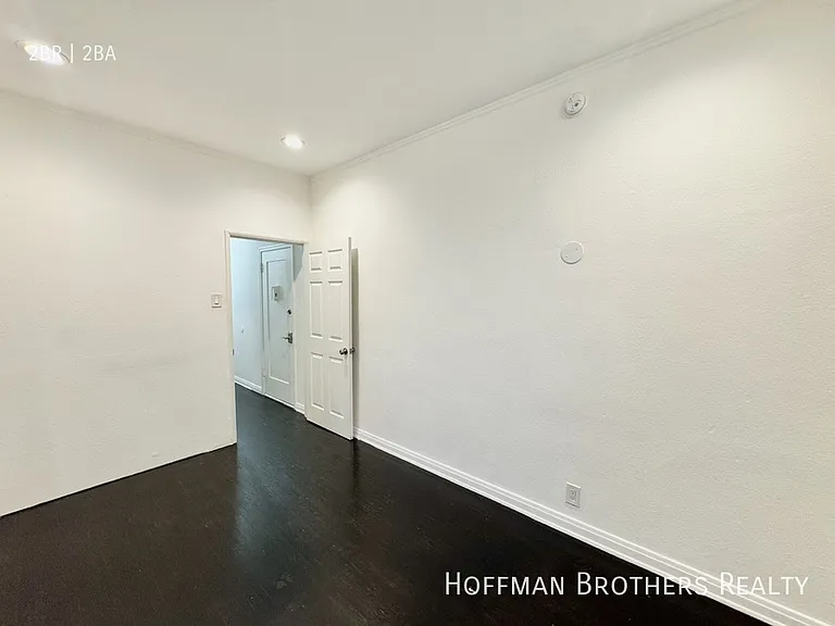 960 S Ardmore Ave #202 — Photo 9
