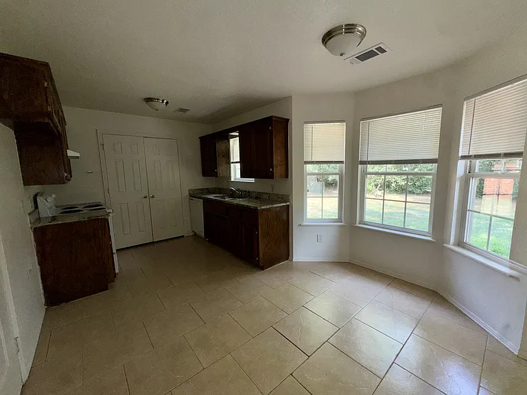 128 Lanita Dr — Photo 2