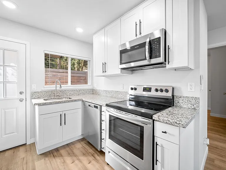 5240 NE 89th Ave — Photo 3