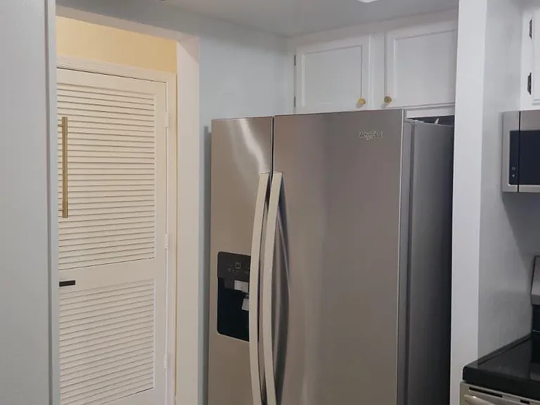 105 S Riverside Dr #402 — Photo 11