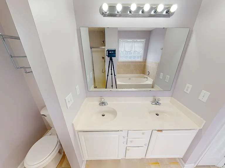 2438 Larwood Dr — Photo 28