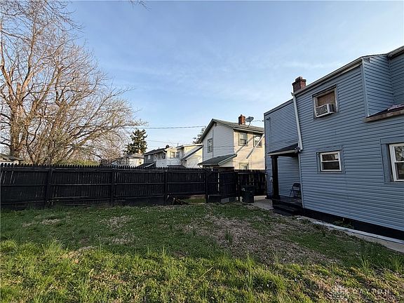 5th image of 749 Maplehurst Ave