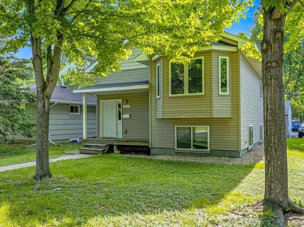 1077 26th Ave SE, Minneapolis, MN 55414