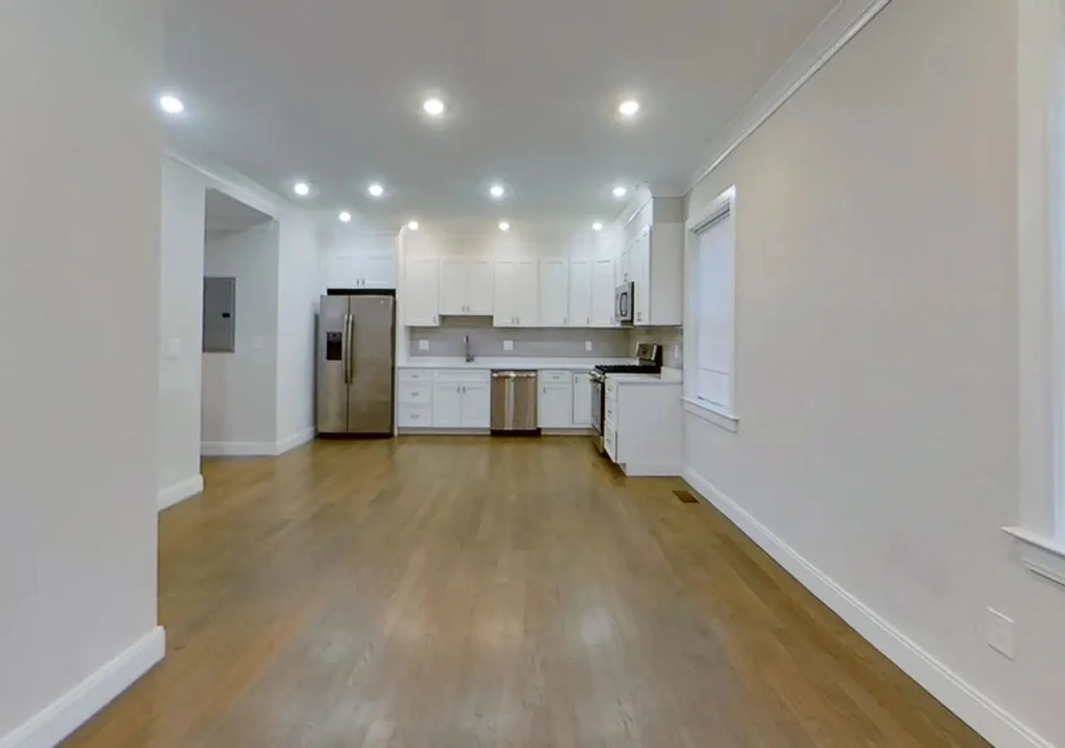 No Fee Luxury Unit in Packards Corner! Pet Negotiable, Laundry in Unit! — Photo 3