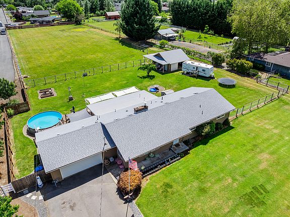 3rd image of 2821 S River Rd