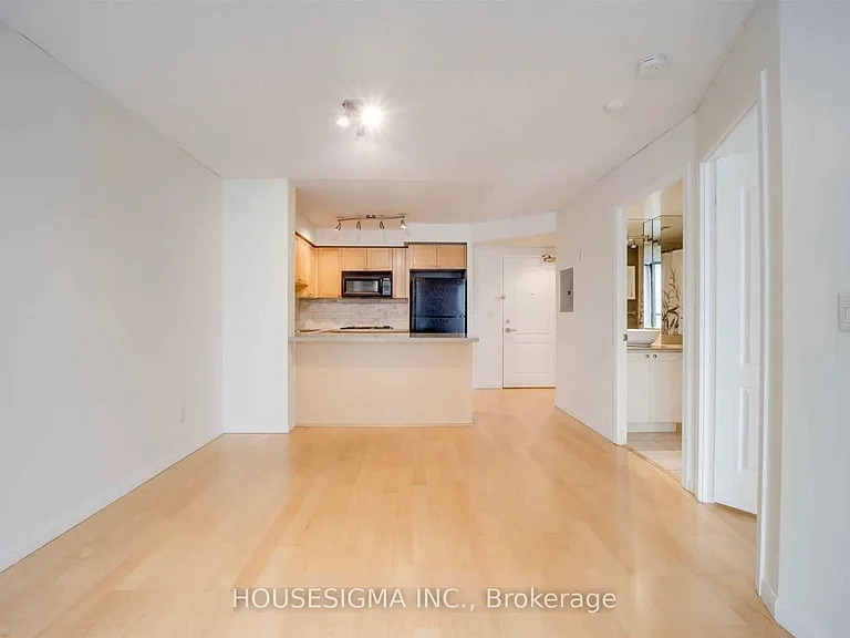 18 Stafford St #508 — Photo 8