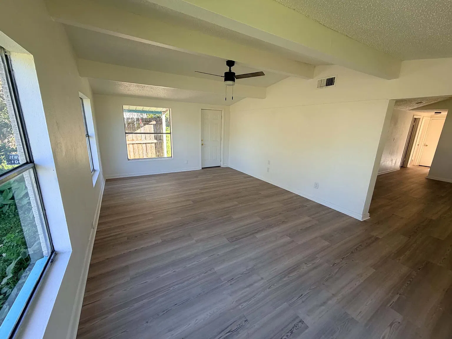 3 bed, 1056 sqft, $1,350 — Photo 2