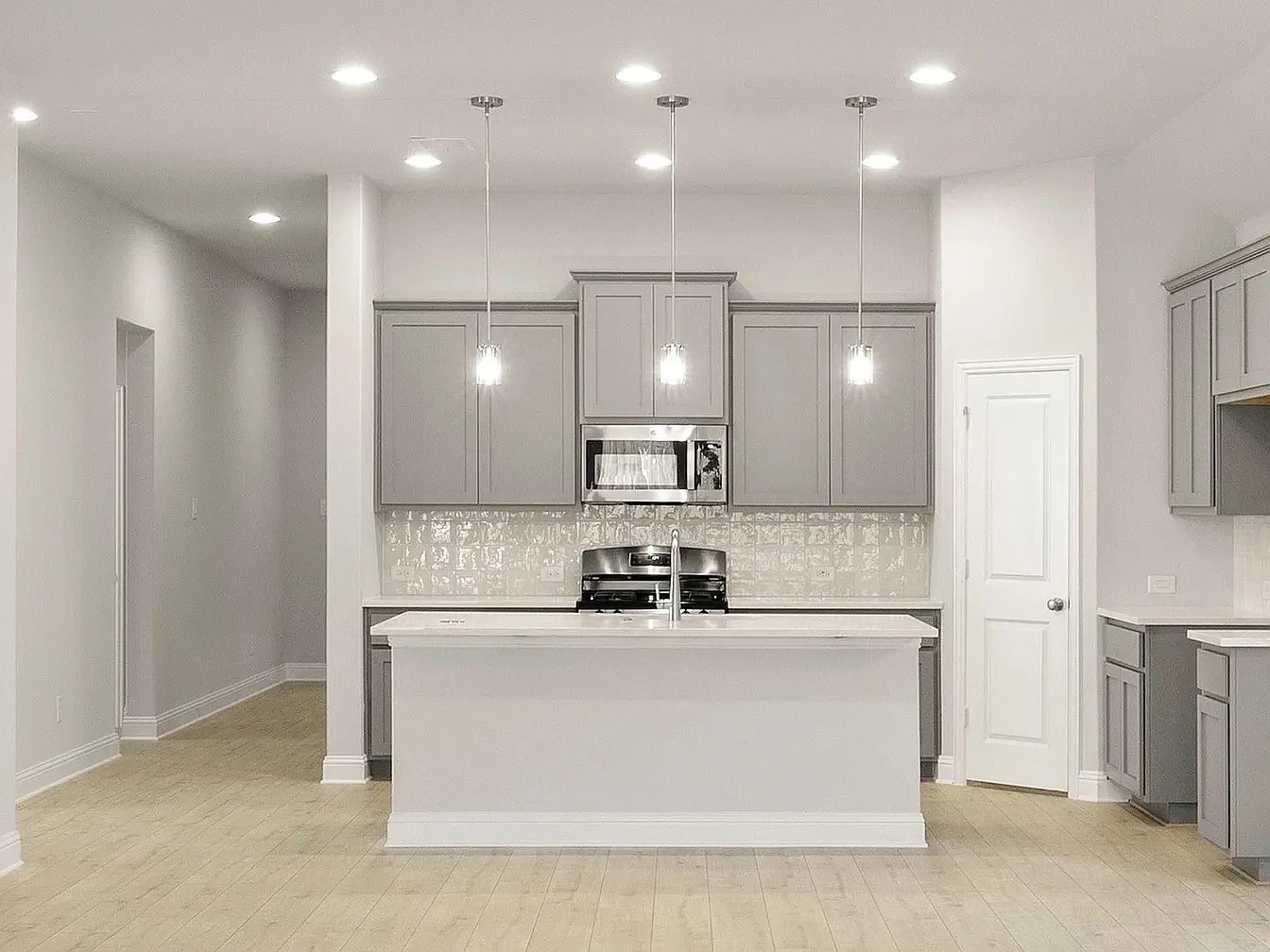 4 bed, 2264 sqft, $2,800 — Photo 4